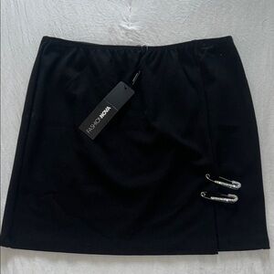NWT Fashion Nova Jacklynn Black Mini Skirt with Pin Accents; Size M